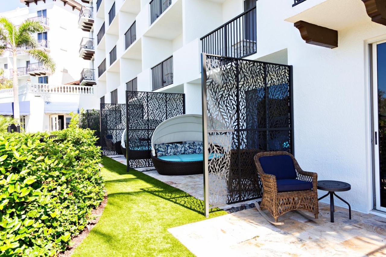 Hotel At Pelican Bay Pine Ridge