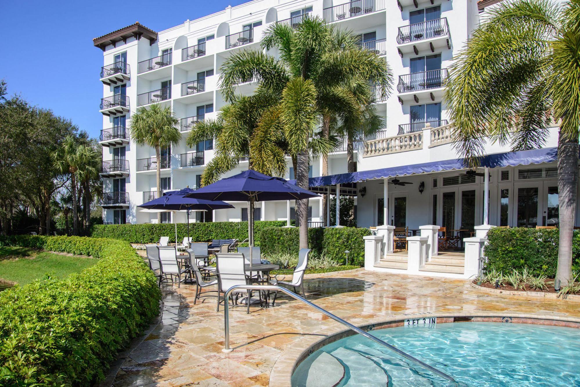 Hotel At Pelican Bay Pine Ridge