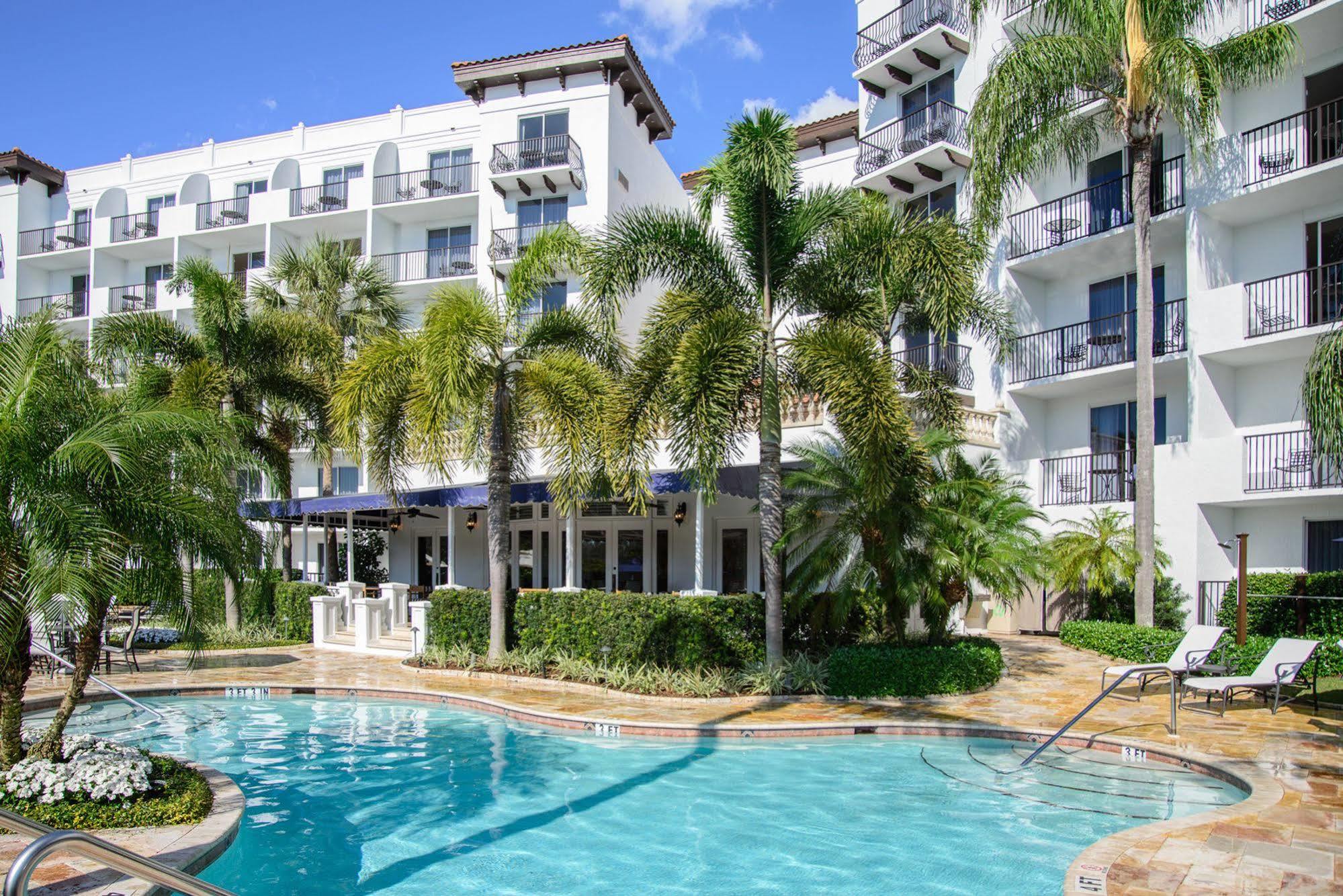 Hotel At Pelican Bay Pine Ridge